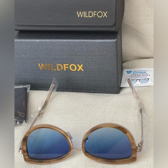 NEW WILDFOX CHATON CATEYE DELUXE SUNGLASSES⭐️W/case & cleaning cloth⭐️Comfy⭐️ - Picture 4 of 11